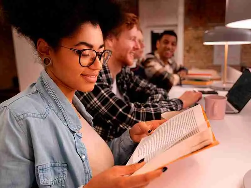 Os Benefícios da Robótica no Novo Ensino Médio: Preparando Adolescentes para o Futuro