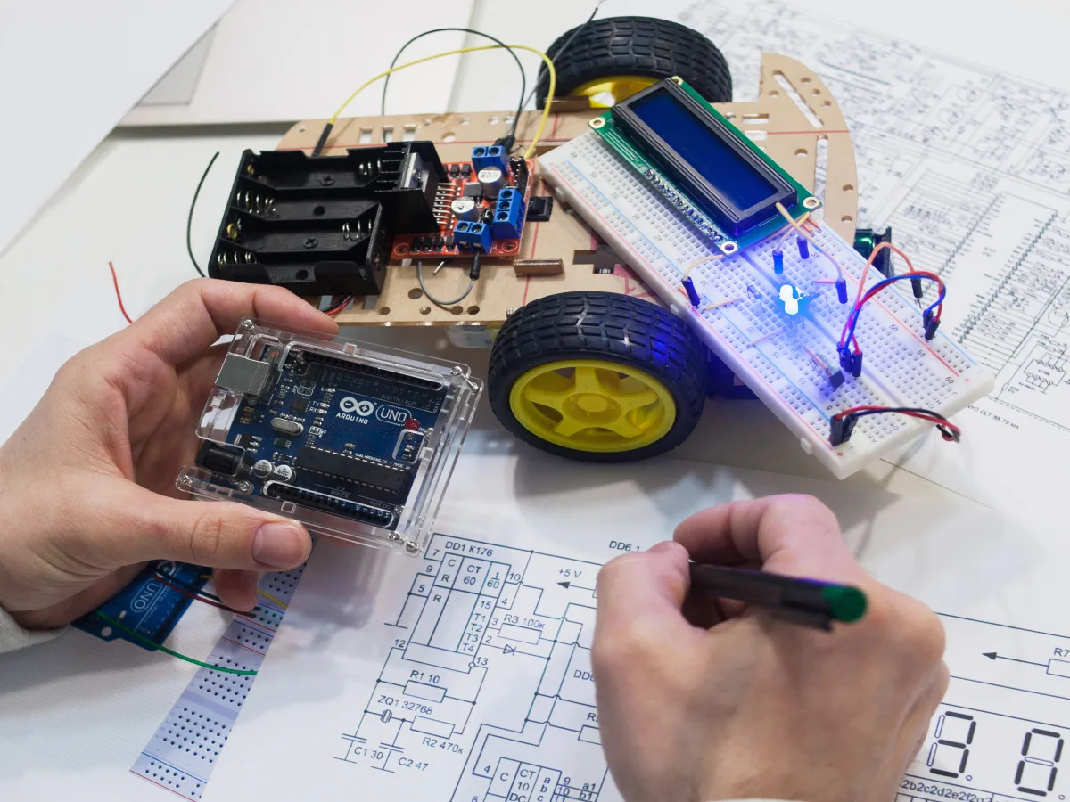 Robotics creation with arduino uno microcontroller