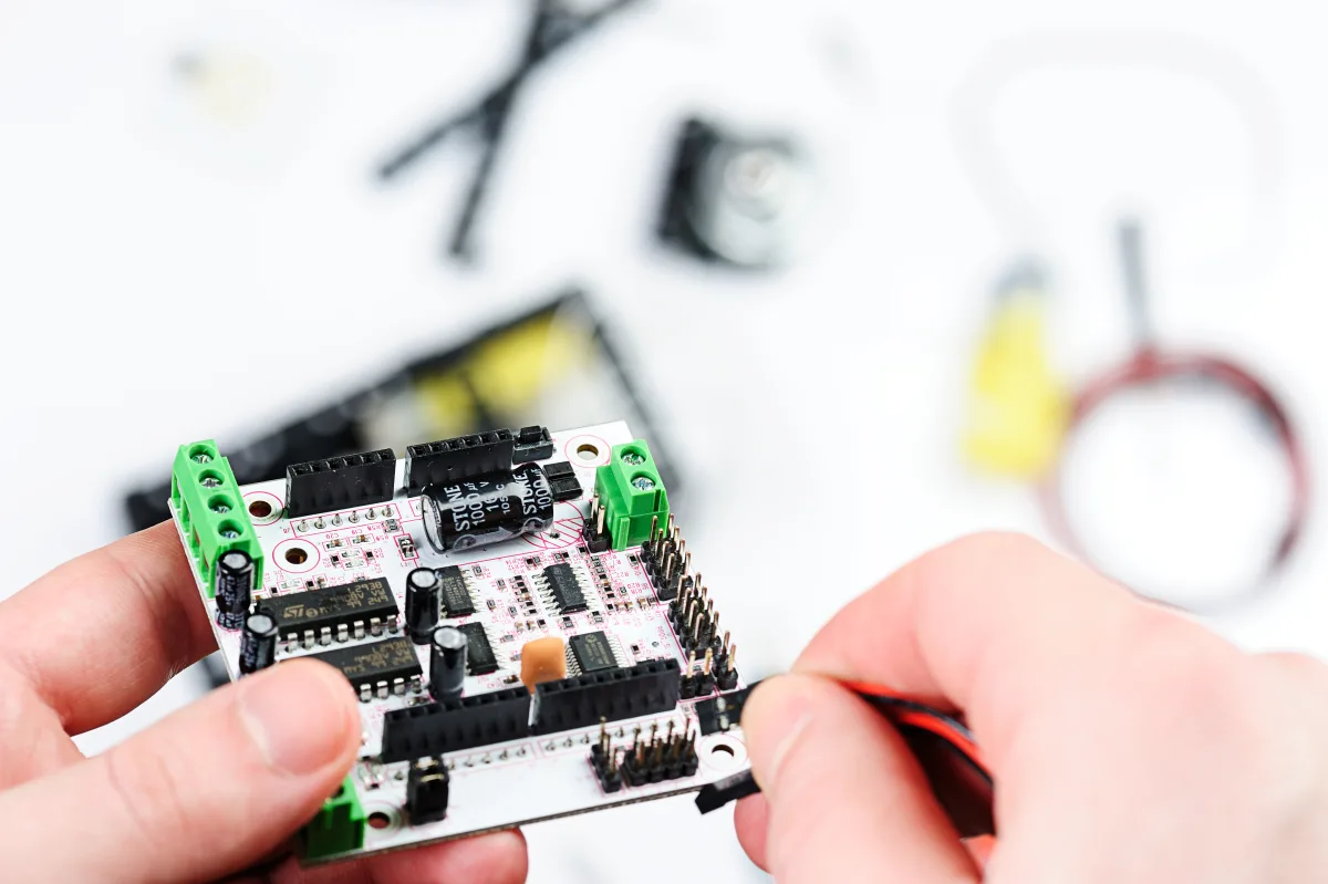 assemble electronic parts